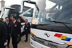 两会代表搭乘金龙龙威II代