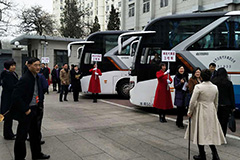 金龙龙威II代服务两会